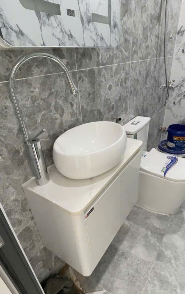 bàn đá lavabo nhỏ cho phòng tắm nhỏ